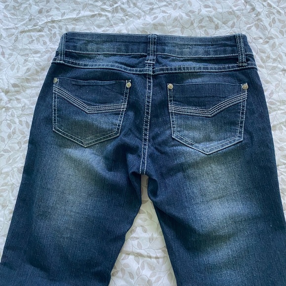 BONGO jeans, low rise, dark blue wash- Size 5 - Picture 2 of 3